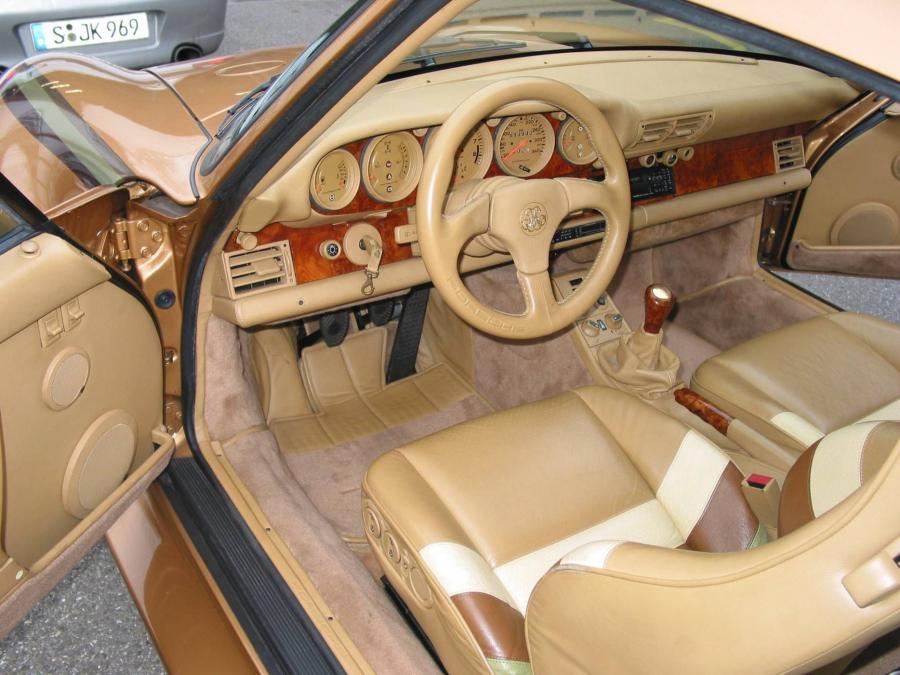 Интерьер Porsche 959 Gold 1987 года  (фото 7 из 12)